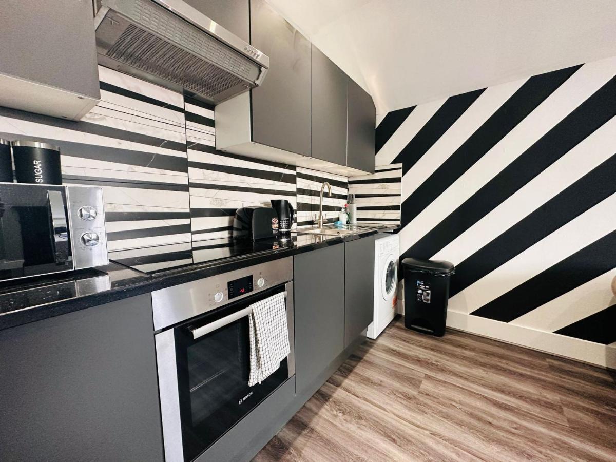 Flash Sale King Size Bed Super Central One Bed Next To Seafront 2